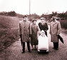 Familienfoto in entspannter Haltung